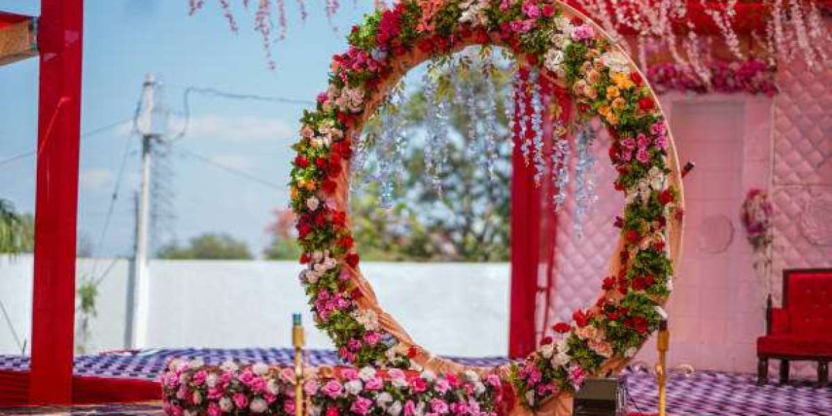 5 Unique Materials to Use for a Custom Wedding Arch That Couples Will Love