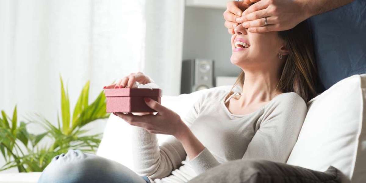 The Best Birthday and Anniversary Gift Ideas for Your Girlfriend