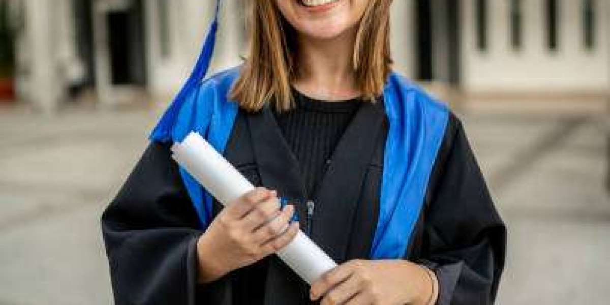 The Meaning of Graduation Robes in Different Degrees