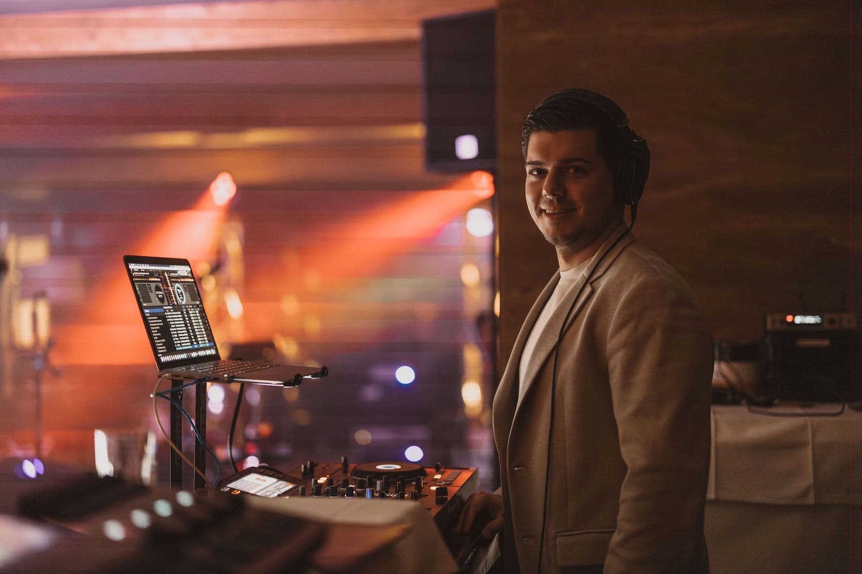 Unvergessliche Events mit Wedding DJ Munich | LogCla.com