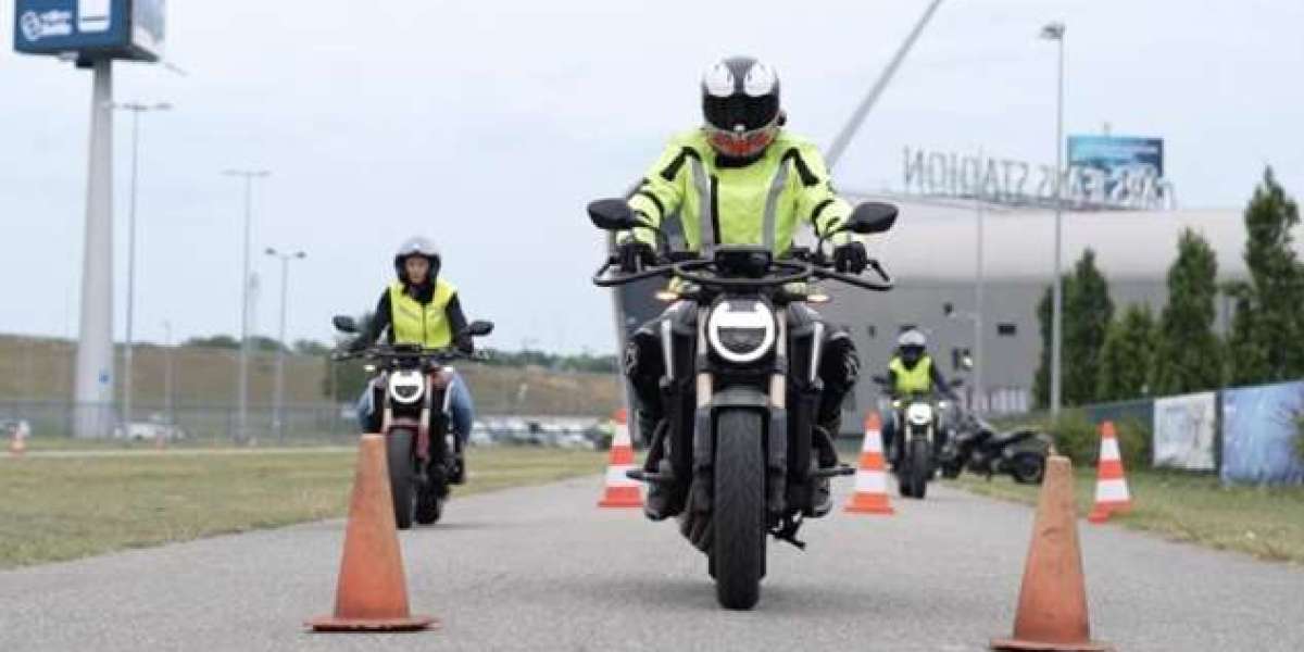 Moet leren over Beste motorrijschool