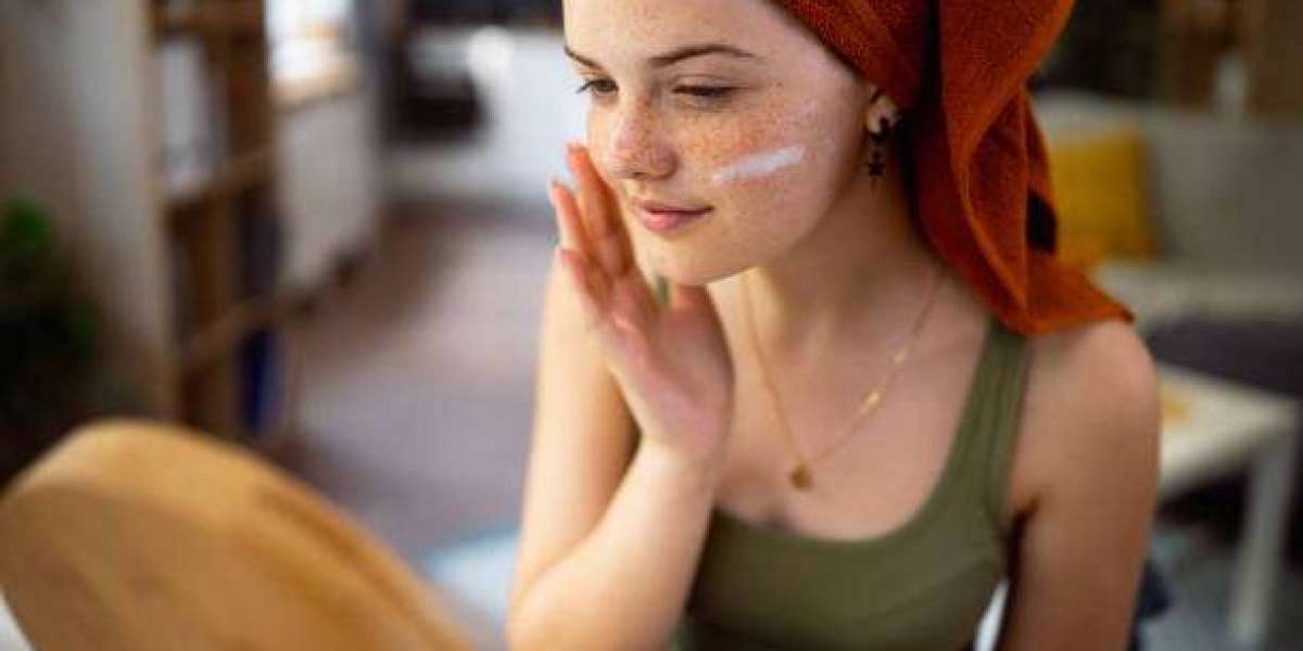 Pure Radiance: Transform Your Skin with Organic Face Cream and Natural Cleansers