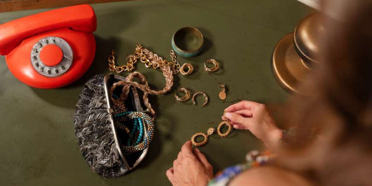 A Forever Bond: Why a Pet Engraved Necklace Is the Perfect Tribute