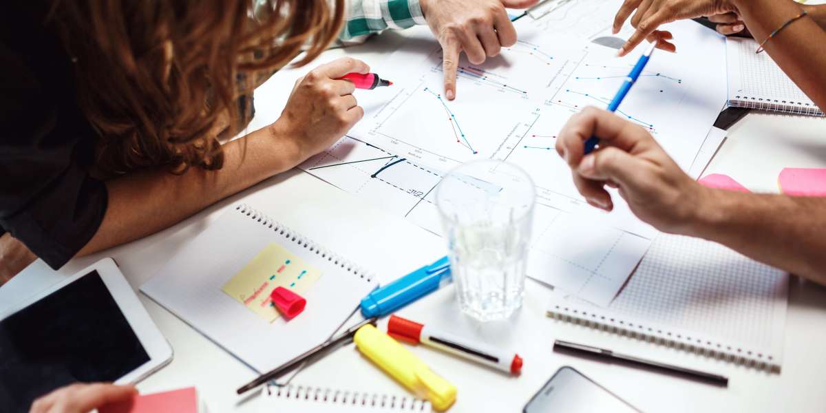 How Design Thinking Training Improves Creativity and Critical Thinking