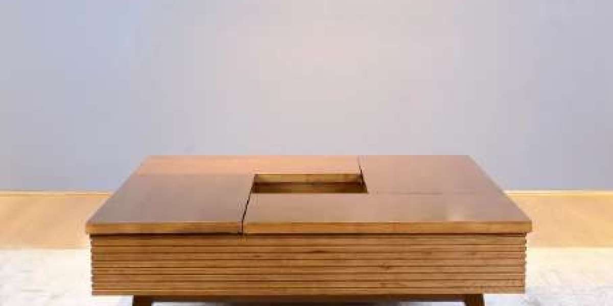 Analysis of surface treatment of a large wooden oak dining table: the difference between water-based and oil-based, suit