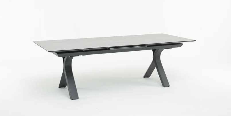 How Wicker Furniture in Singapore Complements the Modern Outdoor Dining Experience