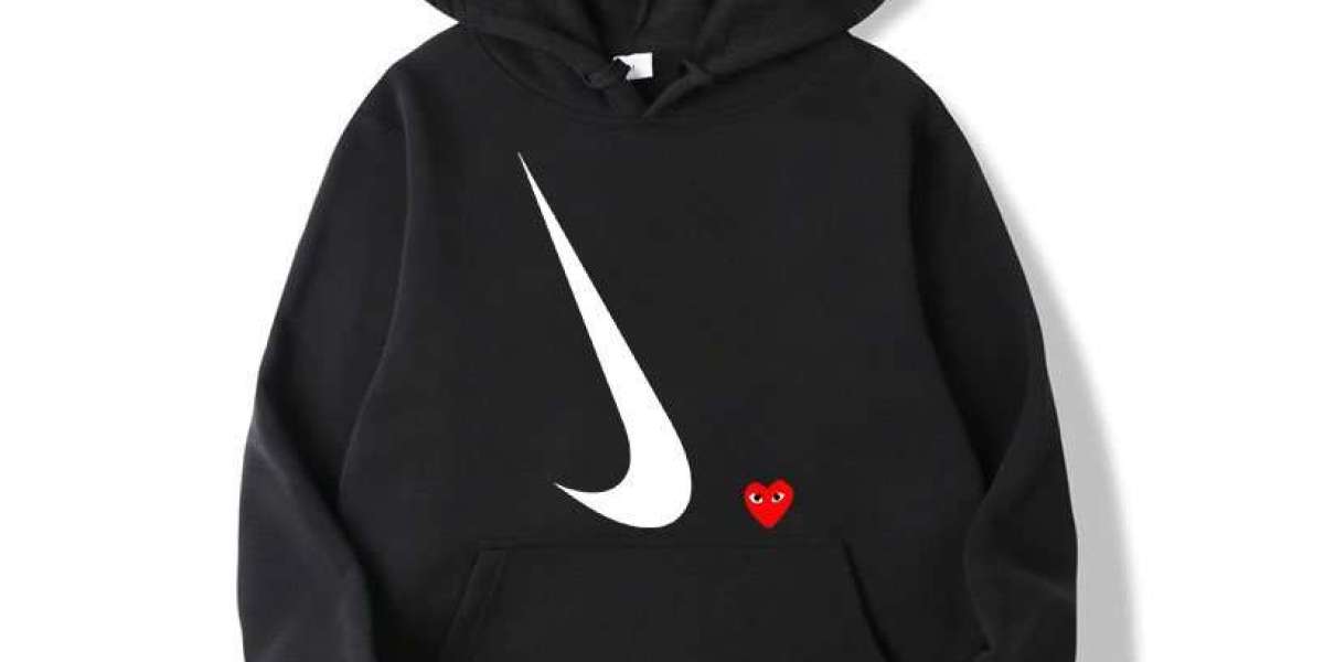 Comme des Garçons Hoodies: Where Streetwear Meets Avant-Garde Fashion