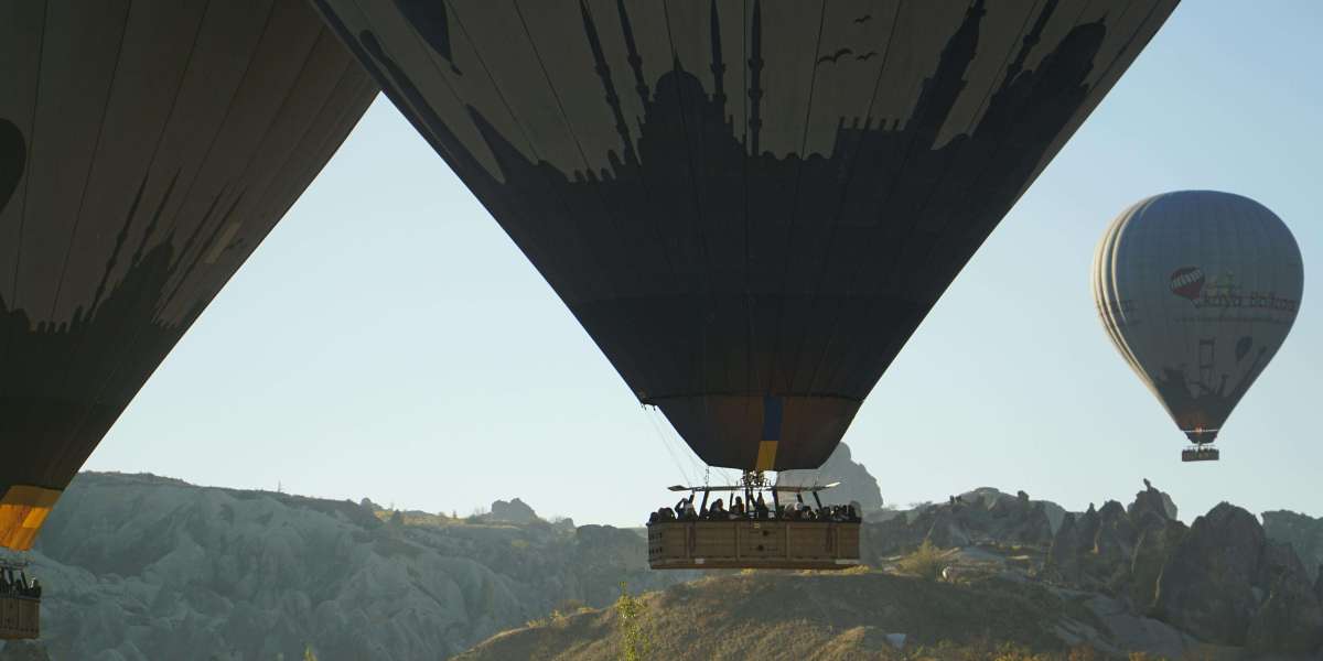 Lore and legends surrounding the Mirror of Kalandra in PoE history